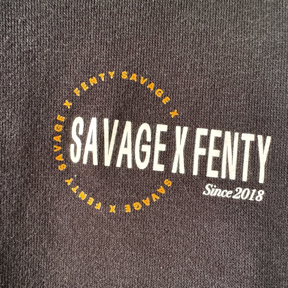Savage X Fenty ESSENTIAL SCOPE LOGO-TRIM SWEATSHIRT - Picture 12 of 16